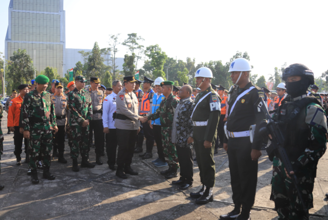 
					Polda Riau Gelar Apel Gabungan Kesiapan Pasukan, 1.200 Personil di Terjunkan