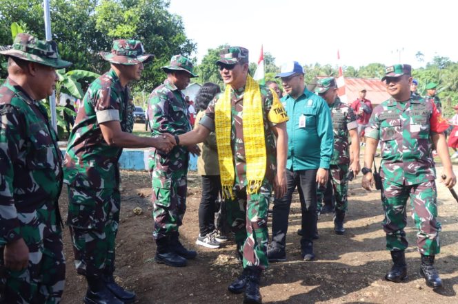 
					Tim Kerja Wasev Tinjau dan Evaluasi  Program Pembangunan TMMD ke-120 Kodim 1508/Tobelo