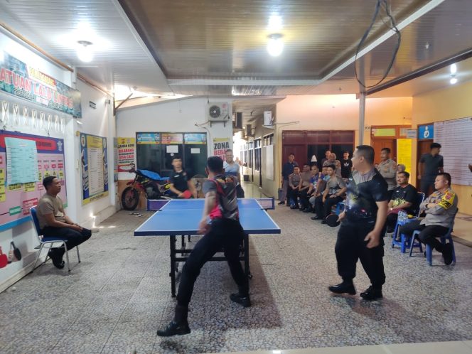 Foto: Pertandingan tenis meja HUT Bhayangkara ke-78 di Polres Sabang.