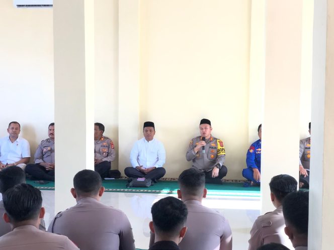 Foto: Kapolres Sabang bersama tokoh agama dan perwira serta personel saat membaca Yasin di Mako Polairud.