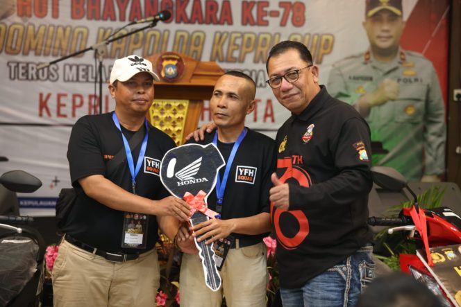 
					Irjen Pol. Yan Fitri Tutup Lomba Domino Hari Bhayangkara ke-78
