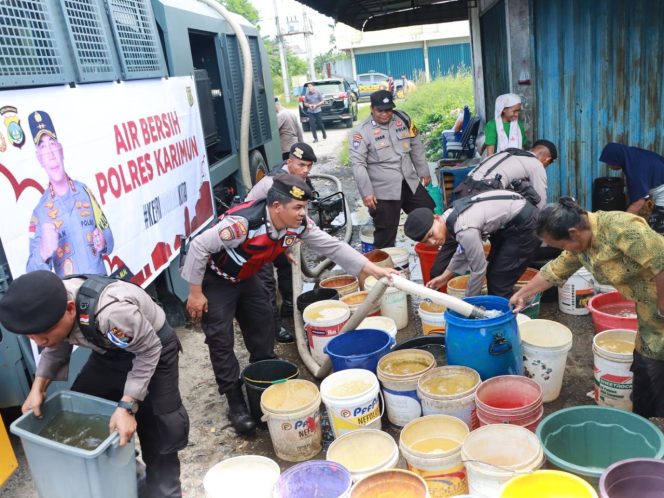 
					Menyambut HUT Bhayangkara ke-78, Polres Karimun Bagikan Air Bersih Kepada Warga