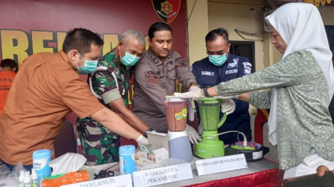 
					Modus Baru Penyelundupan Narkoba Terungkap, Sabu dan Ekstasi Dikirim Bersama Ayam Hidup