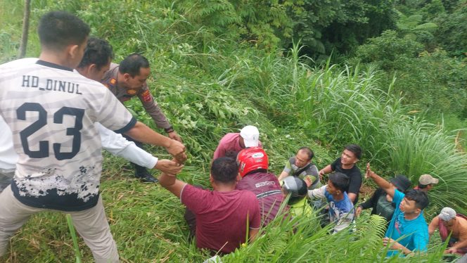 
					Bus Terjun Ke Jurang 1 Orang Penumpang Meninggal Di TKP
