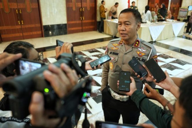 
					Kakorlantas Tegaskan, Plat Mobil ZZ Bukan Prioritas Di Jalan