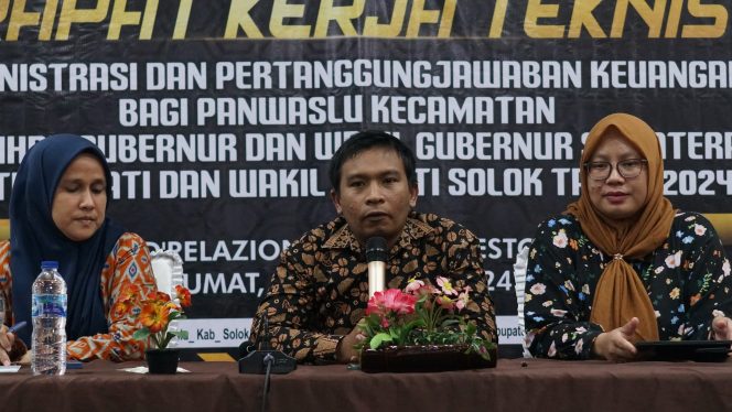 
					Rapat Kerja Teknis Administrasi dan Pertanggungjawaban Bawaslu Kabupaten Solok
