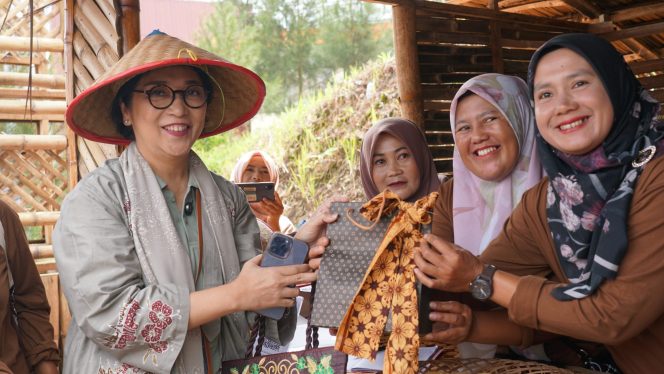 
					Visitasi Tim Penilai ADWI 2024 Kemenparekraf RI di Desa Wisata Danau Diateh Alahan Panjang