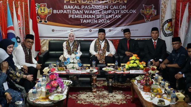 
					Emiko – Irwan Afriadi Resmi Mendaftar Ke KPU Kabupaten Solok