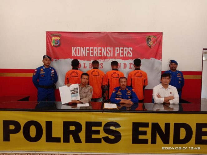 
					Berkas Lengkap, 4 Nelayan Asal Ende Bawa Bahan Peledak Diserahkan Penyidik ke Jaksa Penuntut Umum