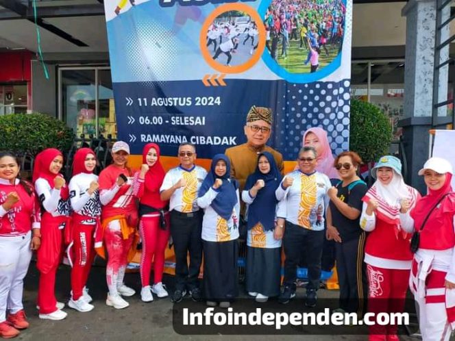 
					Pasangan Bacalon Bupati Iyos-Zaenul Hadiri Launching Senam Asyik, Disambut Meriah Masyarakat Sukabumi
