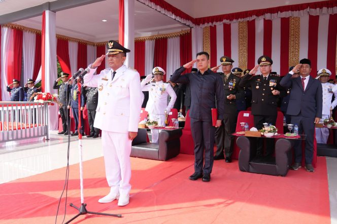 
					Foto: Pj Walikota Sabang, Andri Nourman, AP., M.Si., memimpin upacara pengibaran bendera merah putih pada HUT RI ke-79 tahun 2024 di Sabang.