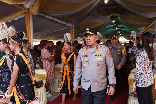
					Berkunjung ke Ende, Kapolda NTT Hadiri Misa Pentahbisan Uskup Agung Ende Mgr. Paulus Budi Kleden, SVD