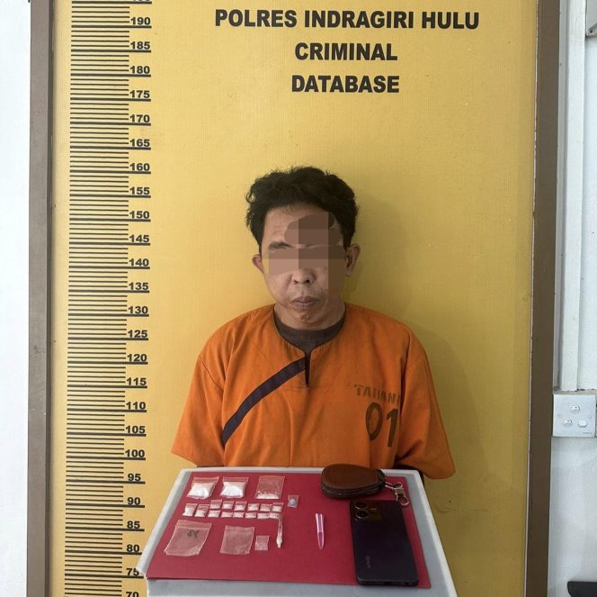 
					Tim Gabungan Ringkus Pengedar 14,66 Gram Sabu di Jalan Desa Batu Gajah, Air Molek Indragiri Hulu