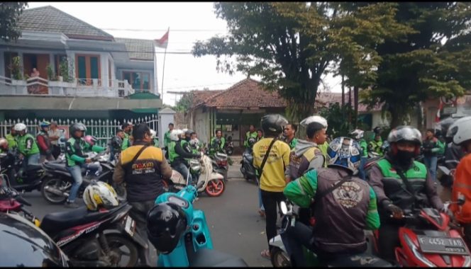 
					Bentrok Driver Ojol dan Supir Angkutan Umum di Kota Sukabumi Menuai Kontroversi