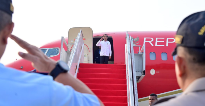 
					Ket foto: Presiden Joko Widodo bertolak menuju Provinsi Jawa Tengah (Jateng), pada Rabu, 7 Agustus 2024, dalam rangka kunjungan kerja melalui Pangkalan TNI AU Halim Perdanakusuma Jakarta. Foto: BPMI Setpres/Muchlis Jr.