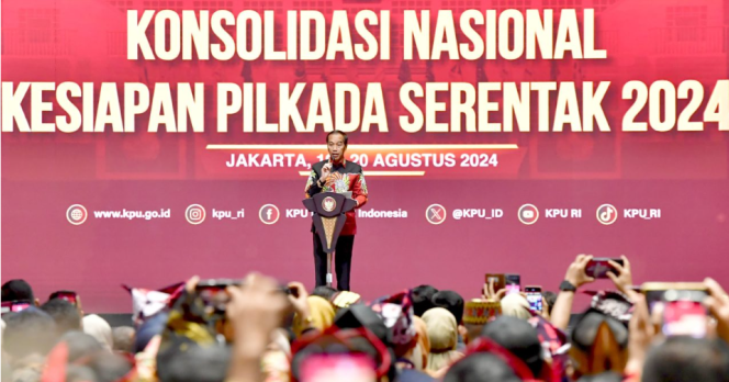 
					Ket foto: Presiden Joko Widodo menghadiri Rapat Konsolidasi Nasional dalam rangka Kesiapan Pemilihan Kepala Daerah (Pilkada) Tahun 2024, yang digelar di Jakarta Convention Center (JCC), Senayan, Jakarta, pada Selasa, 20 Agustus 2024. Foto: BPMI Setpres/Rusman.