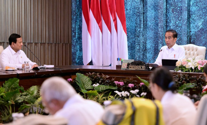 
					Ket foto: Menteri Pertahanan sekaligus Presiden Terpilih Prabowo Subianto mengikuti Sidang Kabinet Paripurna yang dipimpin oleh Presiden Joko Widodo di Istana Garuda, Ibu Kota Nusantara (IKN), Provinsi Kalimantan Timur, Senin, 12 Agustus 2024. Foto: BPMI Setpres/Muchlis Jr.