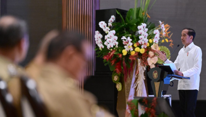 
					Ket foto: Presiden Joko Widodo memberikan pengarahan kepada para kepala daerah di Istana Negara, Ibu Kota Nusantara, Provinsi Kalimantan Timur pada Selasa, 13 Agustus 2024. Foto: BPMI Setpres/Muchlis Jr.