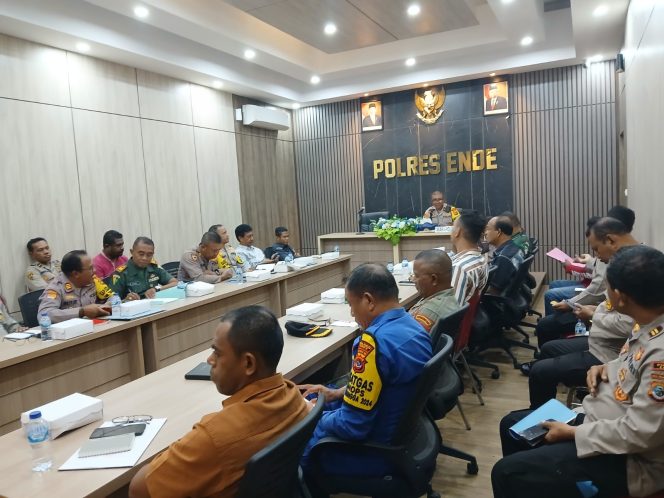 
					Pengamanan Kejuaraan Kelimutu Grasstrack dan Motorcross Tahun 2024, Polres Ende Adakan Rakor