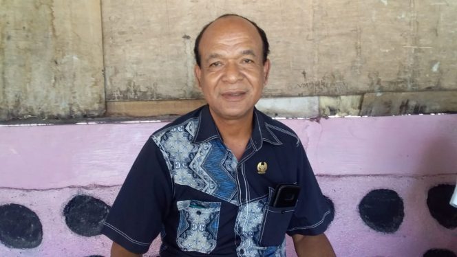 
					Foto: Ketua Panitia Grasstrack dan Motocross KRT Ende, Mikhael Badeoda.