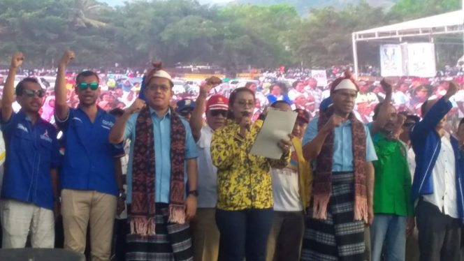 
					Hadiri Deklarasi, Lapangan Pancasila Ende jadi Lautan Massa Melki-Johni