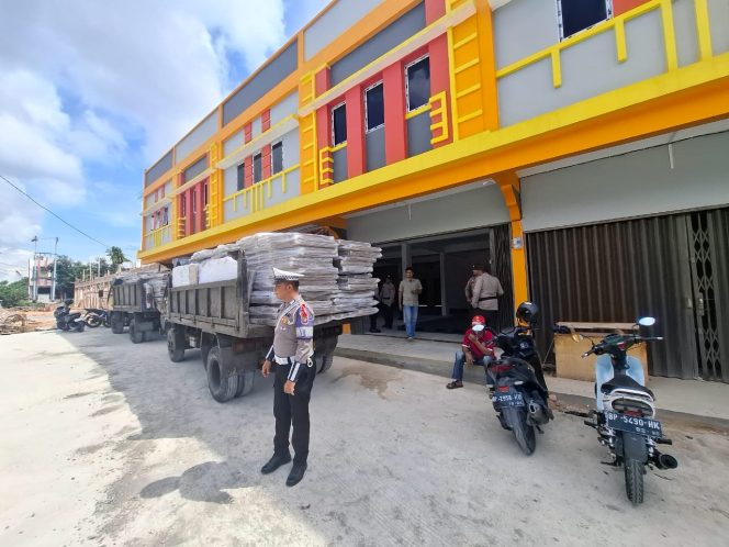 
					Polres Karimun Kawal Logistik Pilkada, Kotak Suara dan Bilik Suara dari Tanjung Pinang