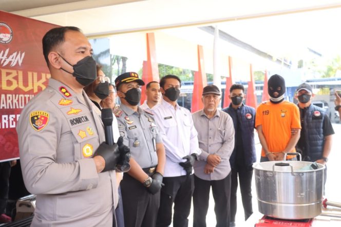 
					Satnarkoba Polres Karimun Musnahkan Sabu Seberat 2,5 Kilogram
