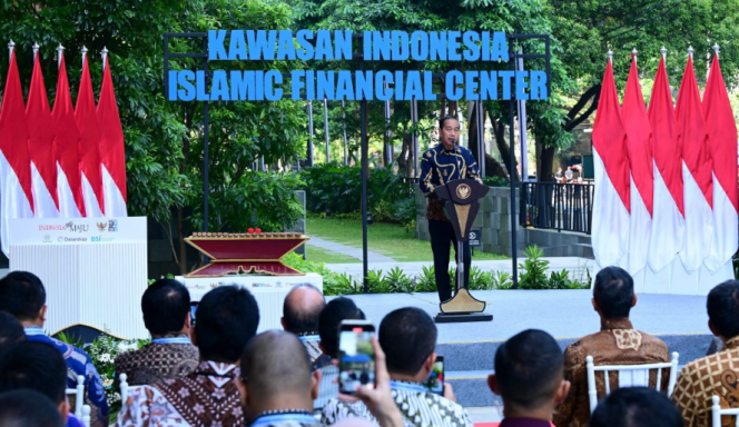 
					Ket foto: Presiden Joko Widodo meresmikan Kawasan Indonesia Islamic Financial Center (IIFC) di Jakarta, pada Selasa, 17 September 2024. Foto: BPMI Setpres/Muchlis Jr.