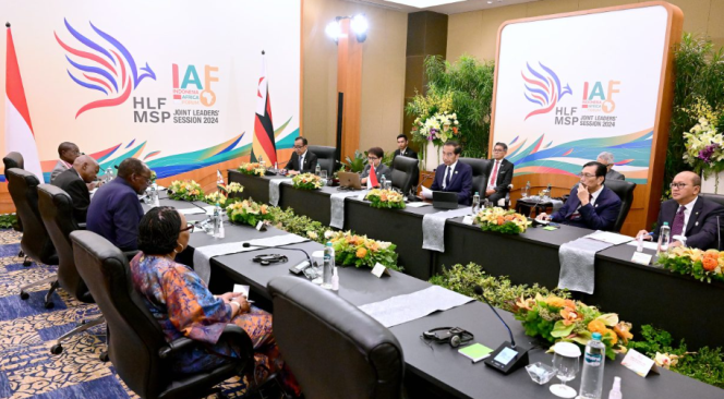 
					Ket foto: Presiden Joko Widodo melakukan pertemuan bilateral dengan Wakil Presiden Zimbabwe Kembo Dugish Campbell Muleya Mohadi di Ruang Casablanca, Hotel Mulia Nusa Dua Bali, pada Senin, 2 September 2024. Foto: BPMI Setpres/Muchlis Jr.