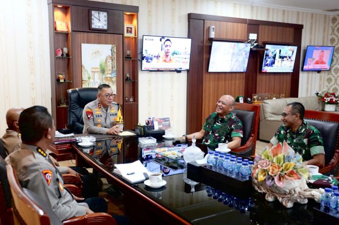 
					Kapolda Kepri Terima Kunjungan Silaturahmi Danrem 003/WP