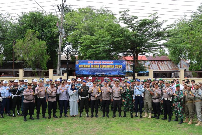
					Foto: Usai apel pasukan operasi Zebra Seulawah dilakukan pose bersama.