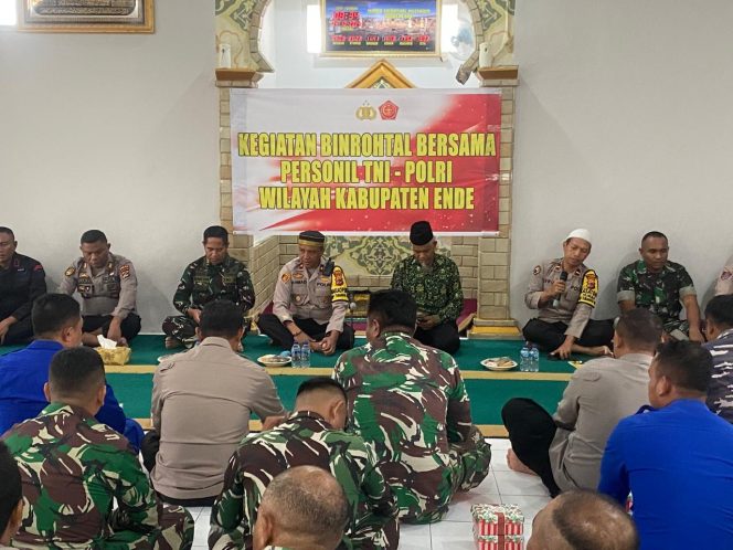 
					Perkuat Sinergitas Antara TNI-Polri, Polres Ende Gelar Binrohtal Bersama