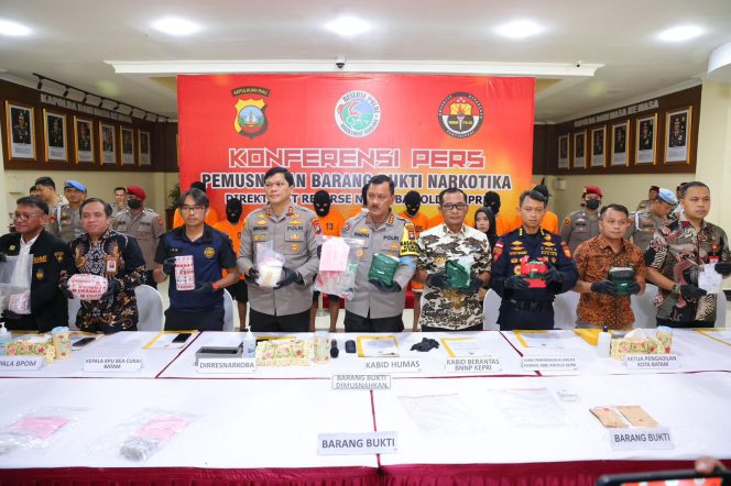 
					Ditresnarkoba Polda Kepri Musnahkan Narkoba Jenis Sabu dan Ganja Kering