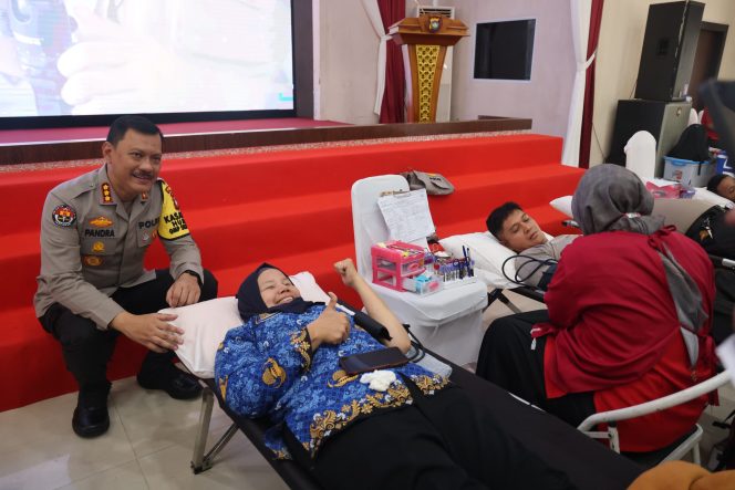 
					Sambut HUT KORPRI ke-53, PNS Polda Kepri Laksanakan Donor Darah
