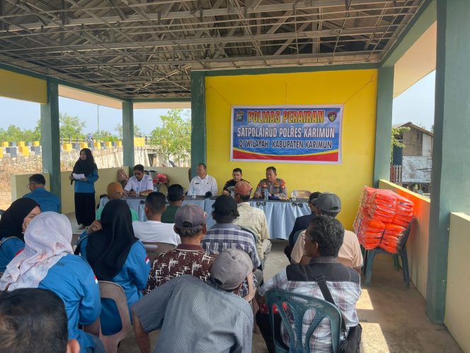 
					Kapolres Karimun Melalui Satpolairud Bagikan Life Jacket Kepada Nelayan
