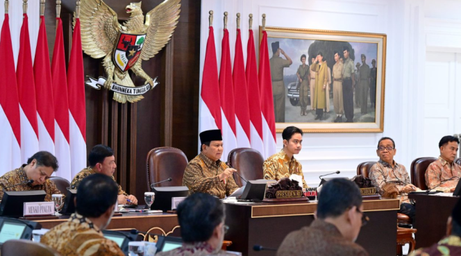 
					Ket photo: Presiden Prabowo Subianto memimpin Sidang Kabinet Paripurna perdana di Ruang Sidang Kabinet, Jakarta, pada Rabu, 23 Oktober 2024. Foto: BPMI Setpres/Muchlis Jr.