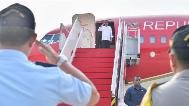 
					Ket foto: Presiden Joko Widodo bertolak menuju Provinsi Aceh, pada Selasa, 15 Oktober 2024, dalam rangka kunjungan kerja. Foto: BPMI Setpres/Vico.