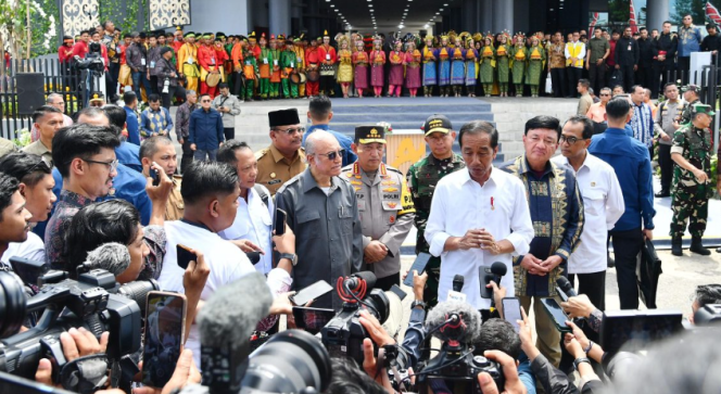 
					Ket foto: Presiden Joko Widodo menyampaikan keterangannya usai meresmikan program AMANAH Youth Creative Hub yang digelar di Gedung Pusat AMANAH, Kabupaten Aceh Besar, Provinsi Aceh, pada Selasa, 15 Oktober 2024. Foto: BPMI Setpres/Vico.