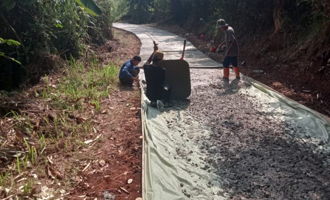 
					Realisasikan Anggaran Dana Desa, Pemdes Citalang Bangunan Jalan Rabat Beton