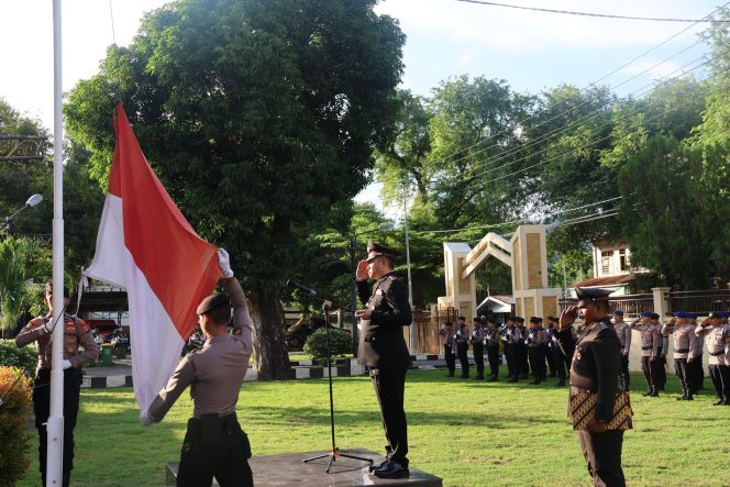 
					Foto: Upacara Peringatan Hari Pahlawan di Mapolres Sabang, Minggu (10/11/2024).