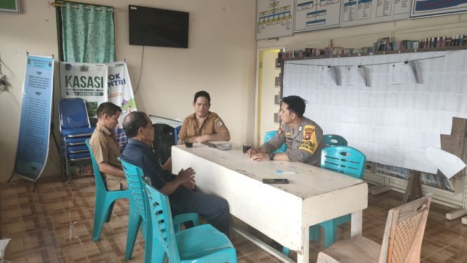 
					Bhabinkamtibmas Polsek Sintang Kota Dorong Pemanfaatan Lahan untuk Pekarangan Pangan Bergizi