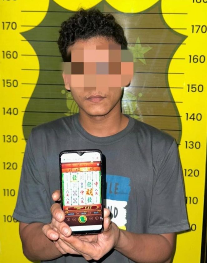 
					Foto: Tersangka pelaku judi online yang ditangkap Sat Reskrim Polres Sabang, kini sedang dalam proses hukum.