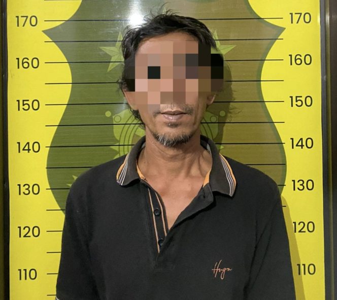 
					Foto: Pelaku D.I yang menyiksa anaknya kandung sendiri di depan umum.