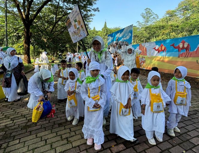 
					Dengan Wisata Edukasi, Peragaan Manasik Haji Anak RA se-Kabupaten Sukabumi 2024 Sukses Digelar