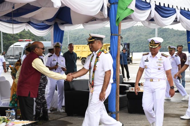 
					Foto: Konsulat India menyambut komandan kapal perang Angkatan Laut India.