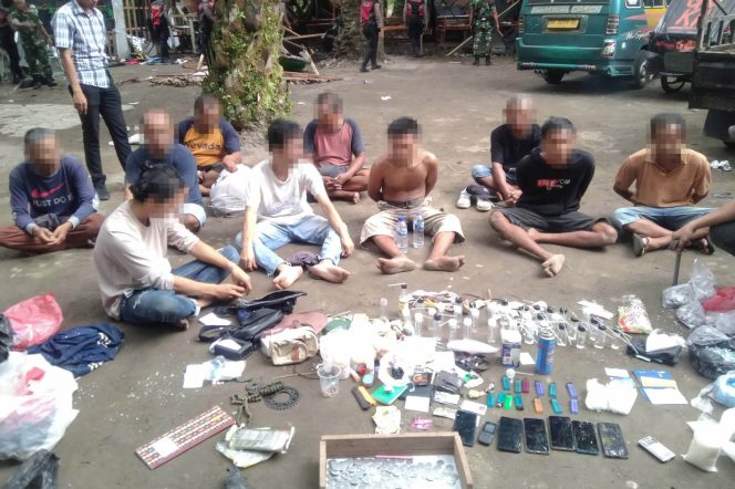 
					Penggerebekan Barak Narkoba di Langkat, Puluhan Orang Ditangkap dan Lokasi Dimusnahkan