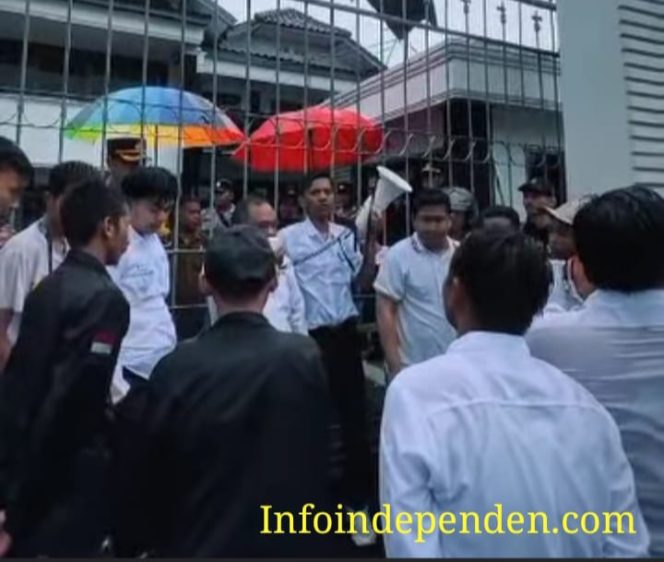 
					Aksi Demo Ormas DMI Terkait Dugaan Pungli di Sekolah Berbuntut Panjang, Adanya Oknum Kepala ASN Arogan