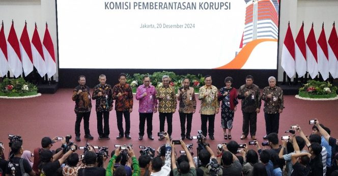 
					KPK Gelar Serah Terima Jabatan Pimpinan dan Dewan Pengawas KPK Terpilih 2024-2029