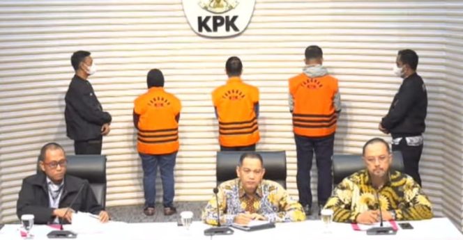 
					Ket photo: Wakil Ketua KPK Nurul Ghufron memimpin konferensi pers penahanan 3 orang tersangka usai OTT di Pekanbaru, Riau, salah satunya Pj. Wali Kota Pekanbaru Risnandar Mahiwa, Rabu (4/12/2024)