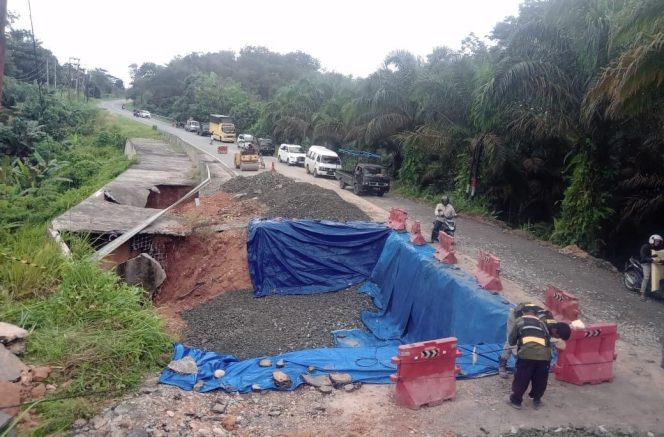 
					BPJN Riau Cepat Tanggap Perbaiki Jalan Lintas Riau-Sumbar Pasca Longsor
